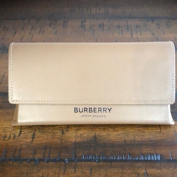 Burberry Tan Leather Case - Picture 1 of 6